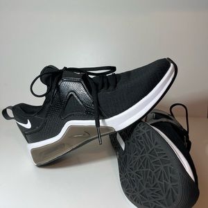 Women’s Nike Airmax Bella TR5 (size 7)